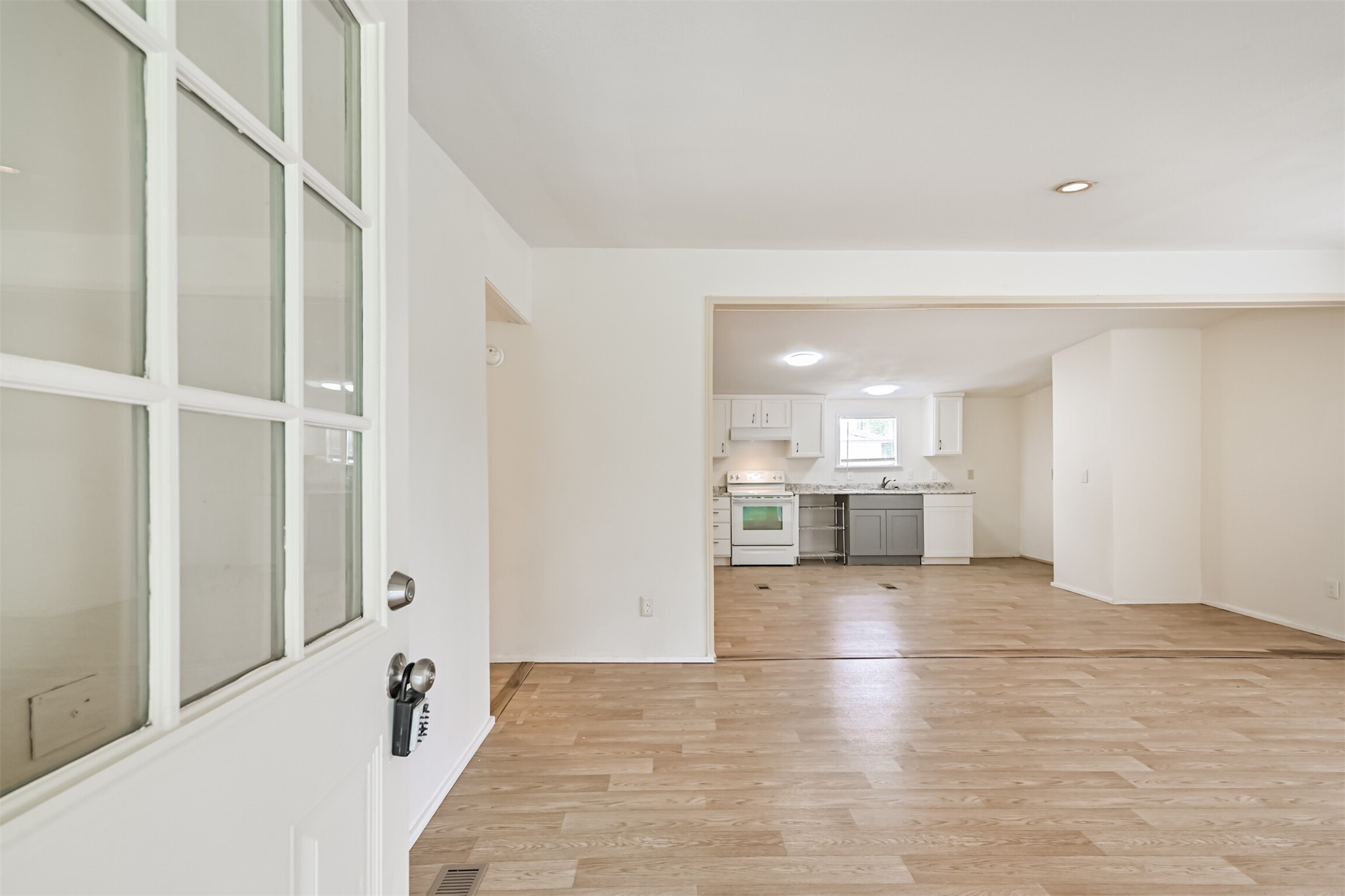 1749 Max Road, Unit 4 Pearland, TX 77581 - Photo 4 of 33 Entry