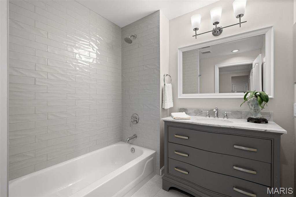 750 South Hanley Road, Unit 430 St. Louis, MO 63105 - Photo 20 of 36