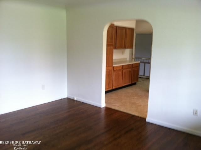 744 Minor Memphis, MI 48041 - Photo 9 of 19 31264345-8.JPG