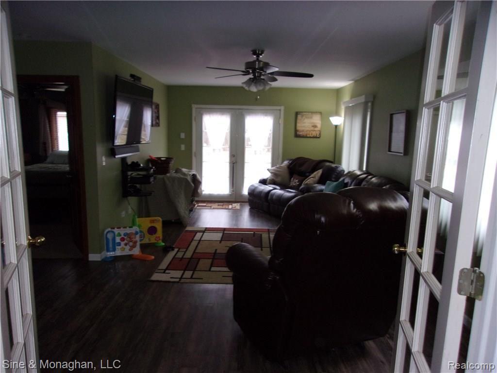 9305 Folkert Road Algonac, MI 48001 - Photo 17 of 31 100_1230.JPG