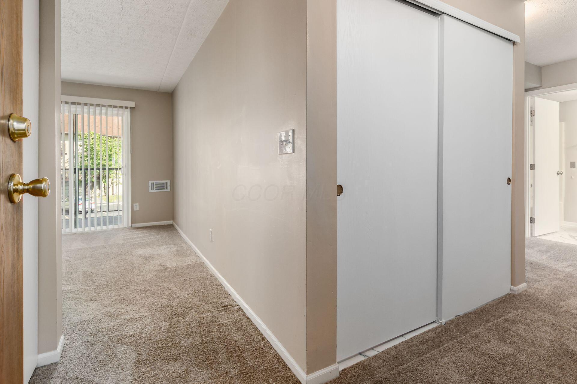 3939 Karl Road, Unit 222 Columbus, OH 43224 - Photo 3 of 31 Entry/Hallway