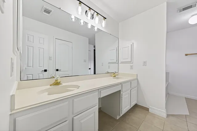 $3,000 | 2431 Parkwood Lane, Sugar Land, TX 77479