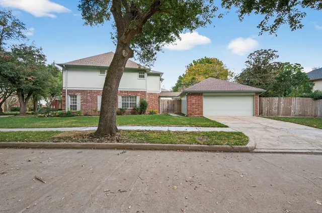 $3,000 | 2431 Parkwood Lane, Sugar Land, TX 77479