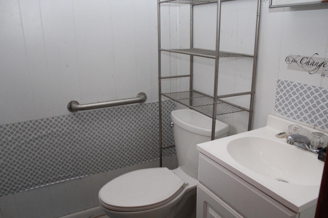 185 Smith Road DeFuniak Springs, FL 32433 - Photo 13 of 13 master half bath