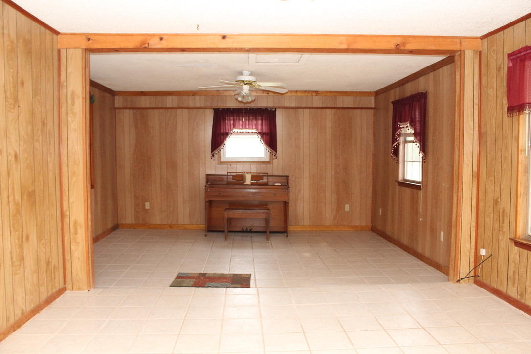185 Smith Road DeFuniak Springs, FL 32433 - Photo 3 of 13 living room