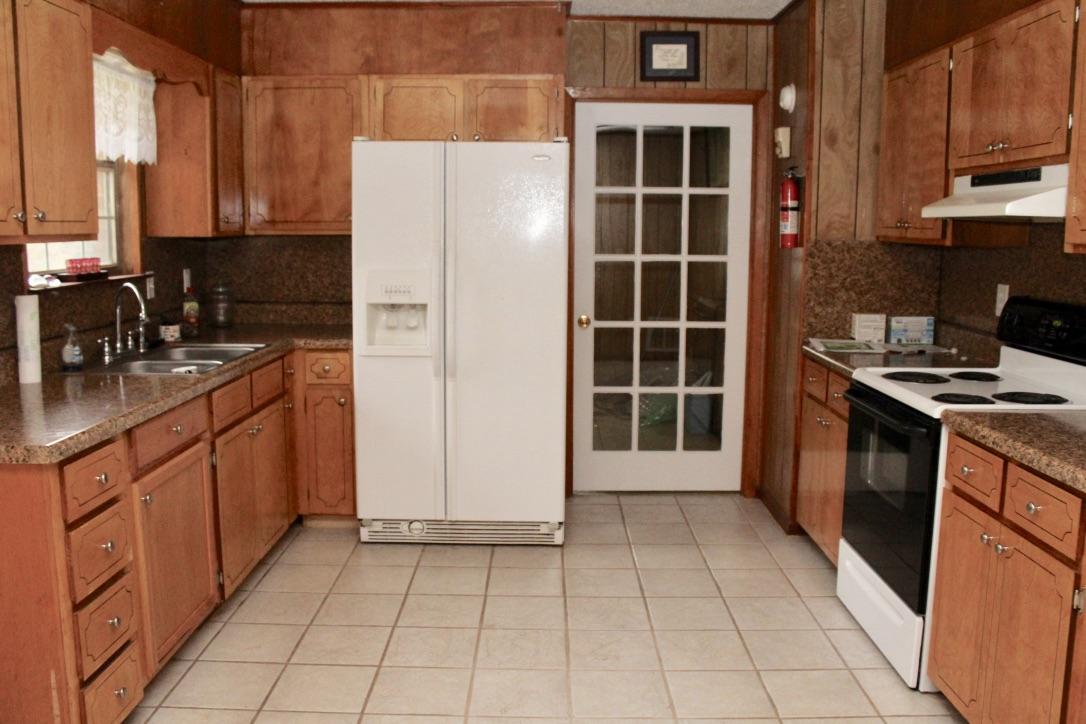 185 Smith Road DeFuniak Springs, FL 32433 - Photo 6 of 13 kitchen