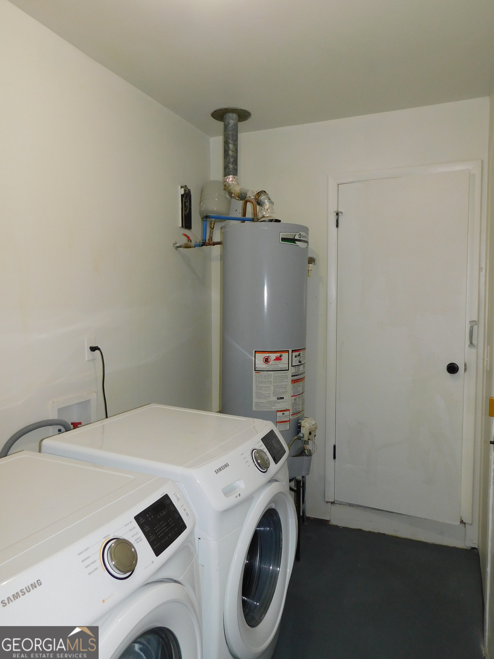 4371 Aldergate Drive Decatur, GA 30035 - Photo 17 of 37 a utility room with dryer and washer