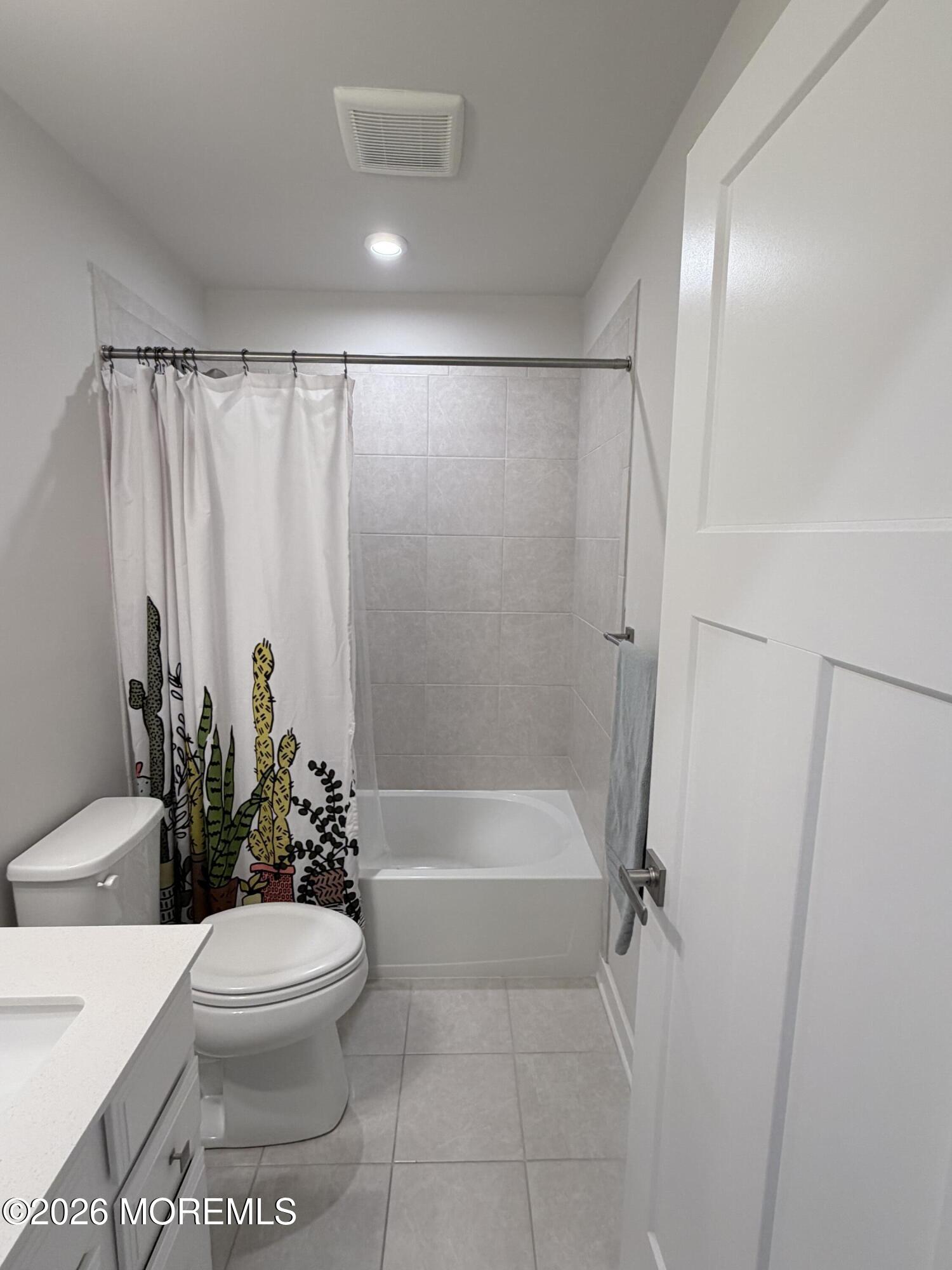1207 English Lane, Unit 1207 Parlin, NJ 08859 - Photo 33 of 56 a bathroom with a toilet and a shower