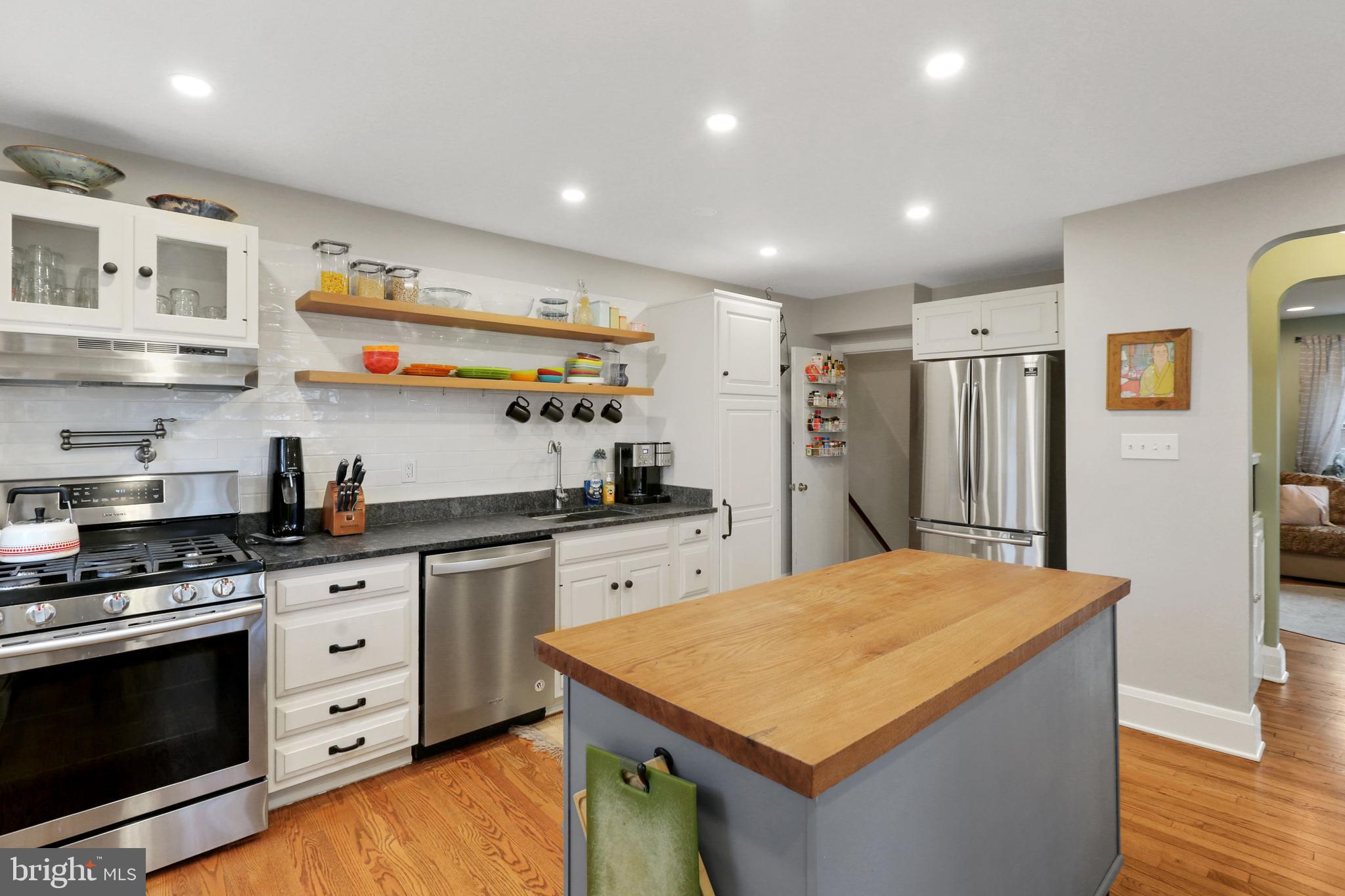 5727 Ranny Road Baltimore, MD 21209 - Photo 11 of 34