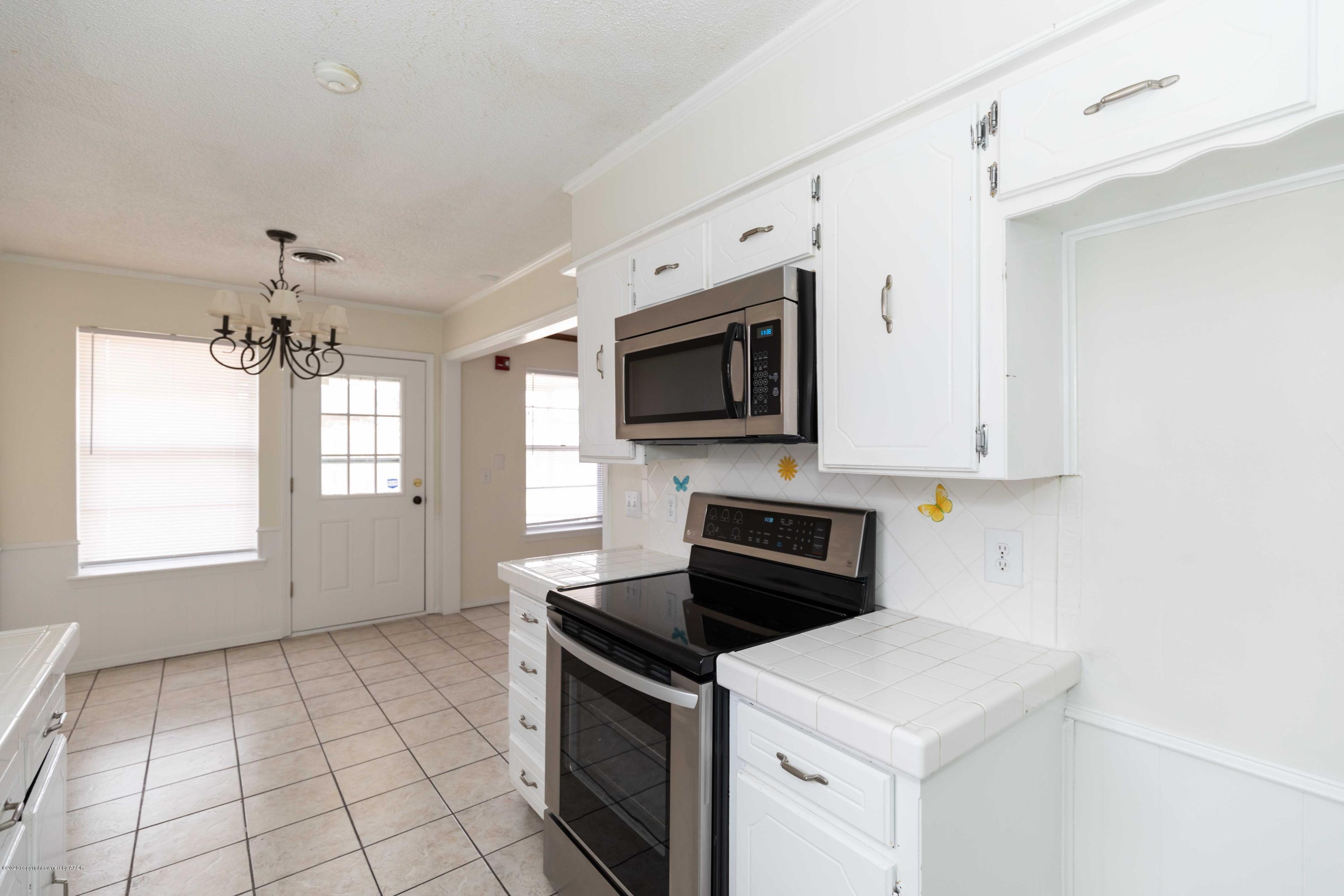 5719 South Fannin Street Amarillo, TX 79110 - Photo 14 of 39 KITCHEN VIEW 3