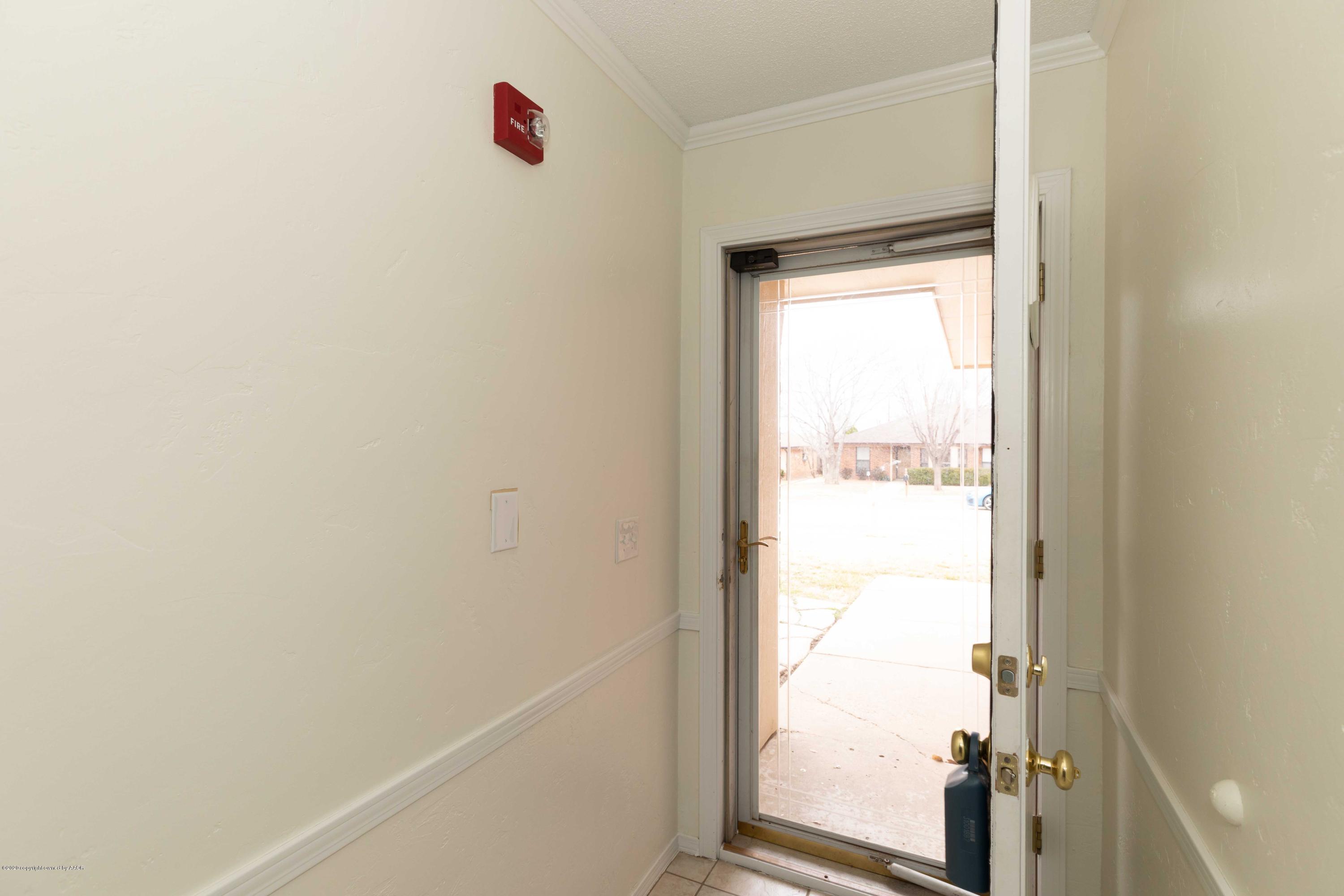 5719 South Fannin Street Amarillo, TX 79110 - Photo 4 of 39 ENTRY