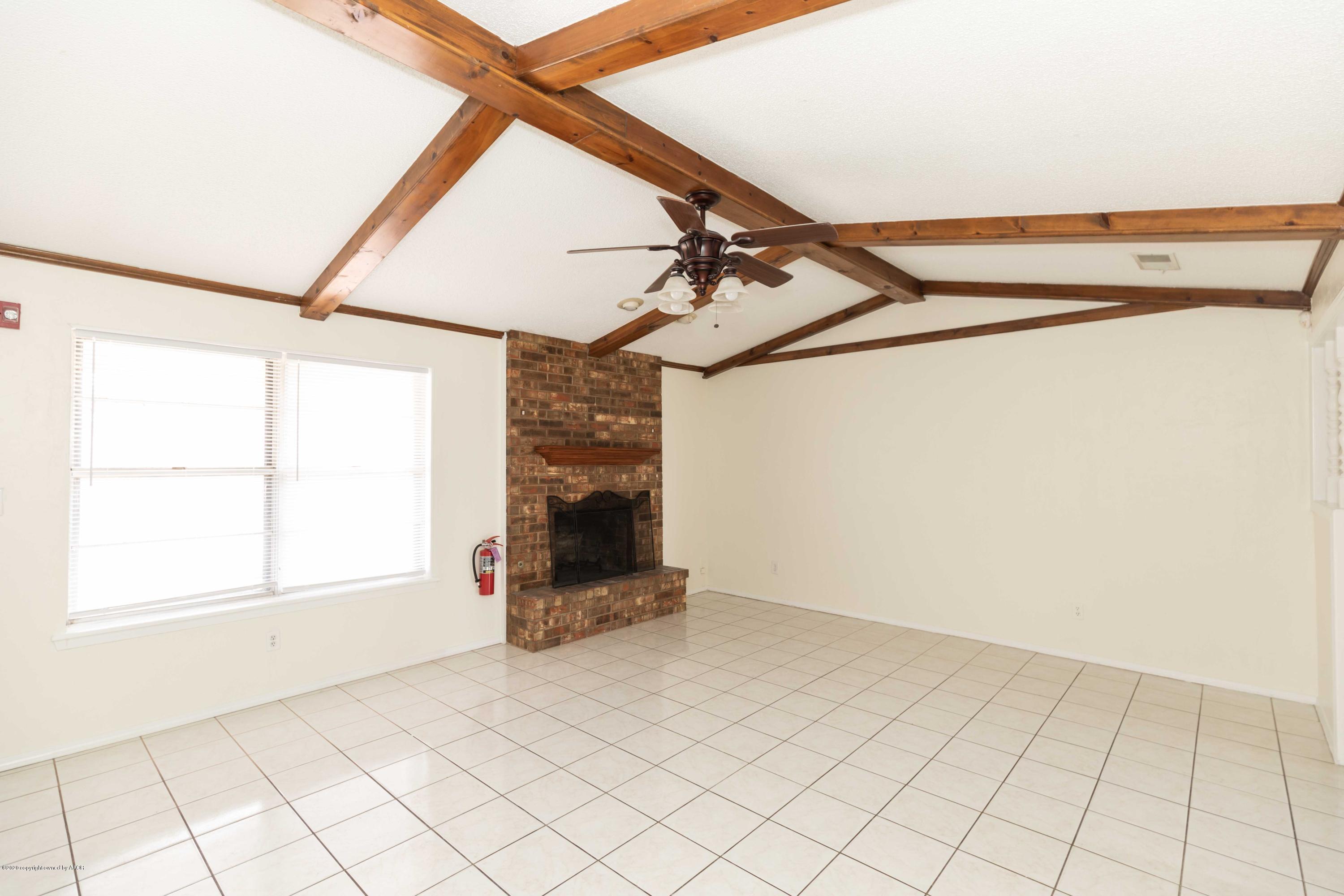 5719 South Fannin Street Amarillo, TX 79110 - Photo 6 of 39 LIVING ROOM VIEW 2