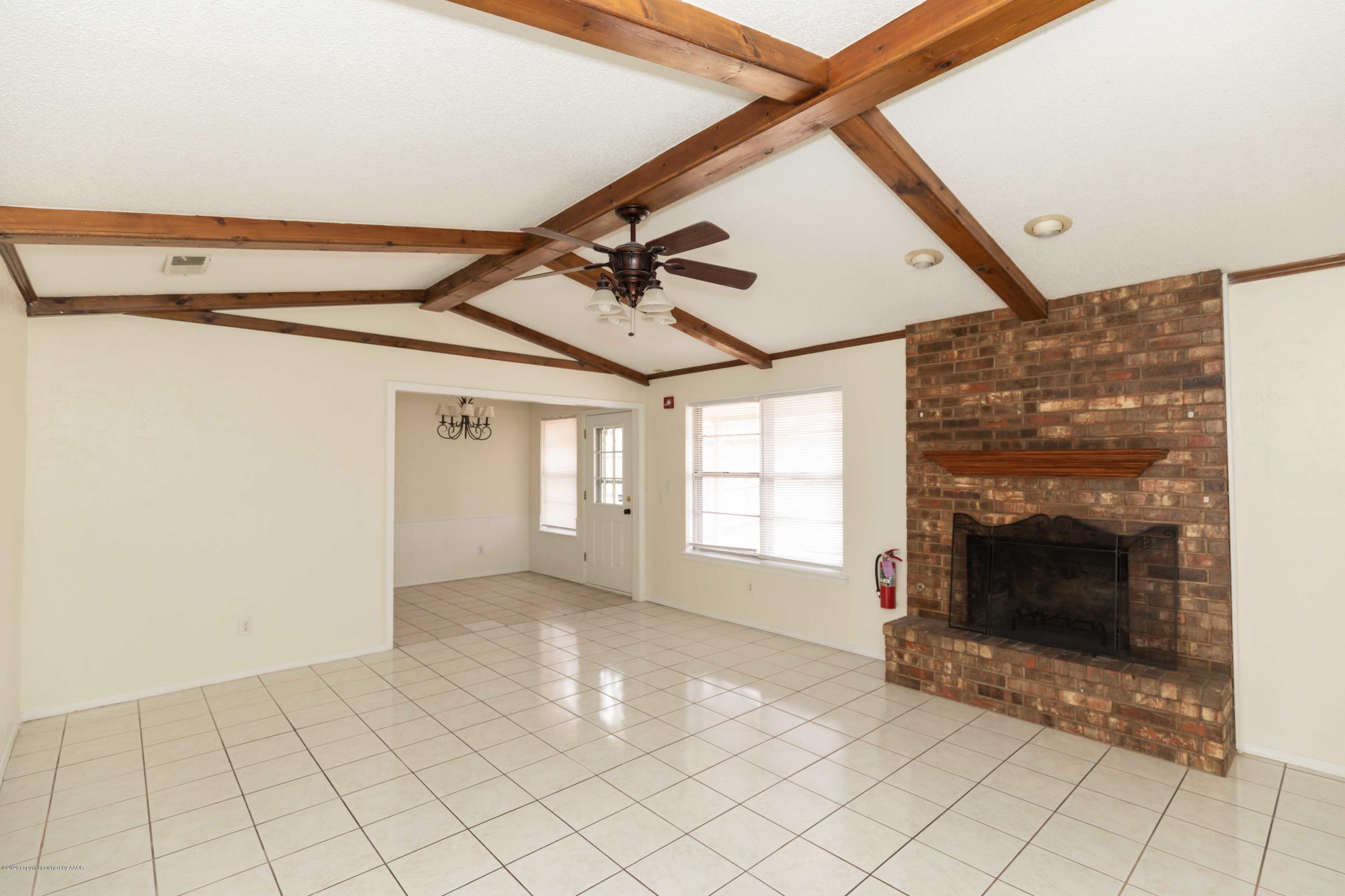 5719 South Fannin Street Amarillo, TX 79110 - Photo 7 of 39 LIVING ROOM VIEW 3