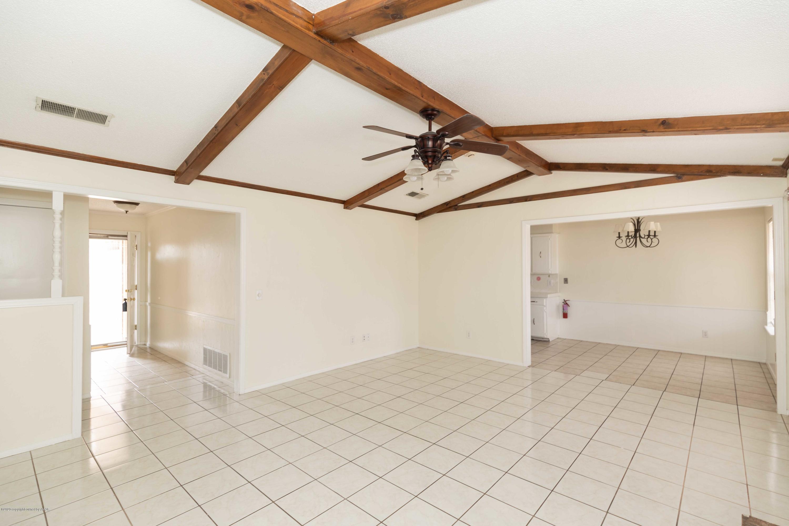 5719 South Fannin Street Amarillo, TX 79110 - Photo 8 of 39 LIVING ROOM VIEW 4