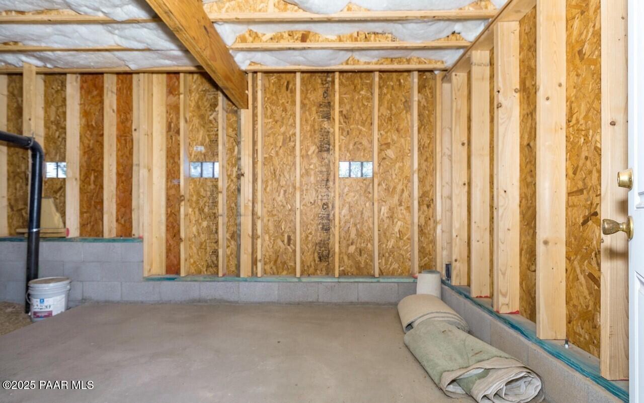 1928 Vine Road Prescott Valley, AZ 86314 - Photo 31 of 43 V-Estates crawlspace1