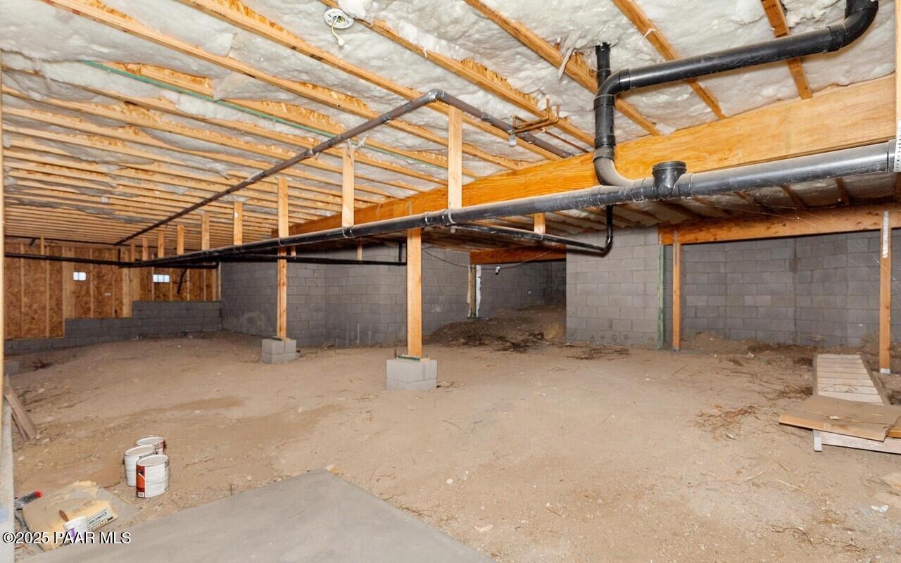 1928 Vine Road Prescott Valley, AZ 86314 - Photo 32 of 43 V-Estates crawlspace2