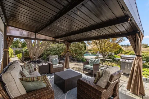 $1,750,000 | 40 Little Harbor Road, Tiverton, RI 02878