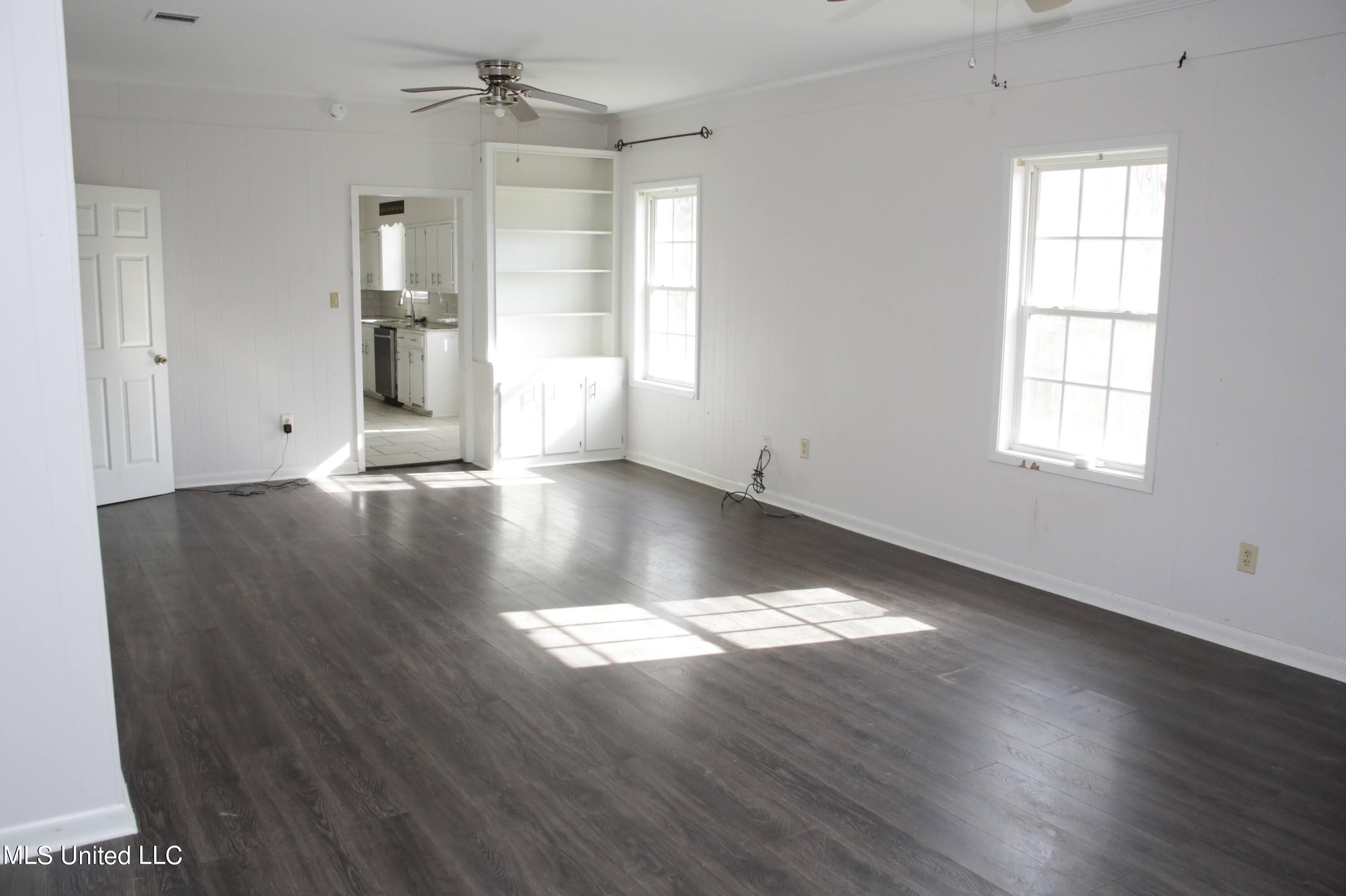 6632 South Siwell Road Jackson, MS 39212 - Photo 5 of 11 Living room