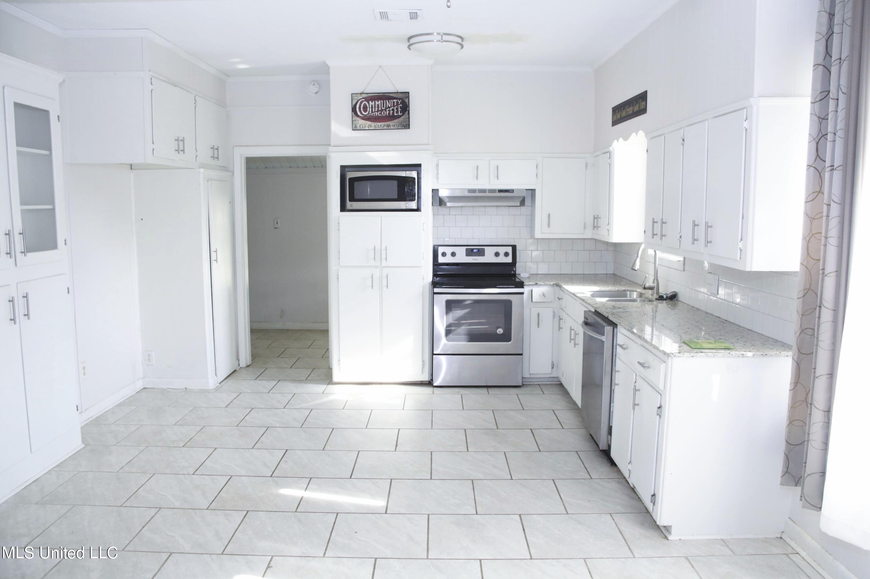 6632 South Siwell Road Jackson, MS 39212 - Photo 6 of 11 Kitchen