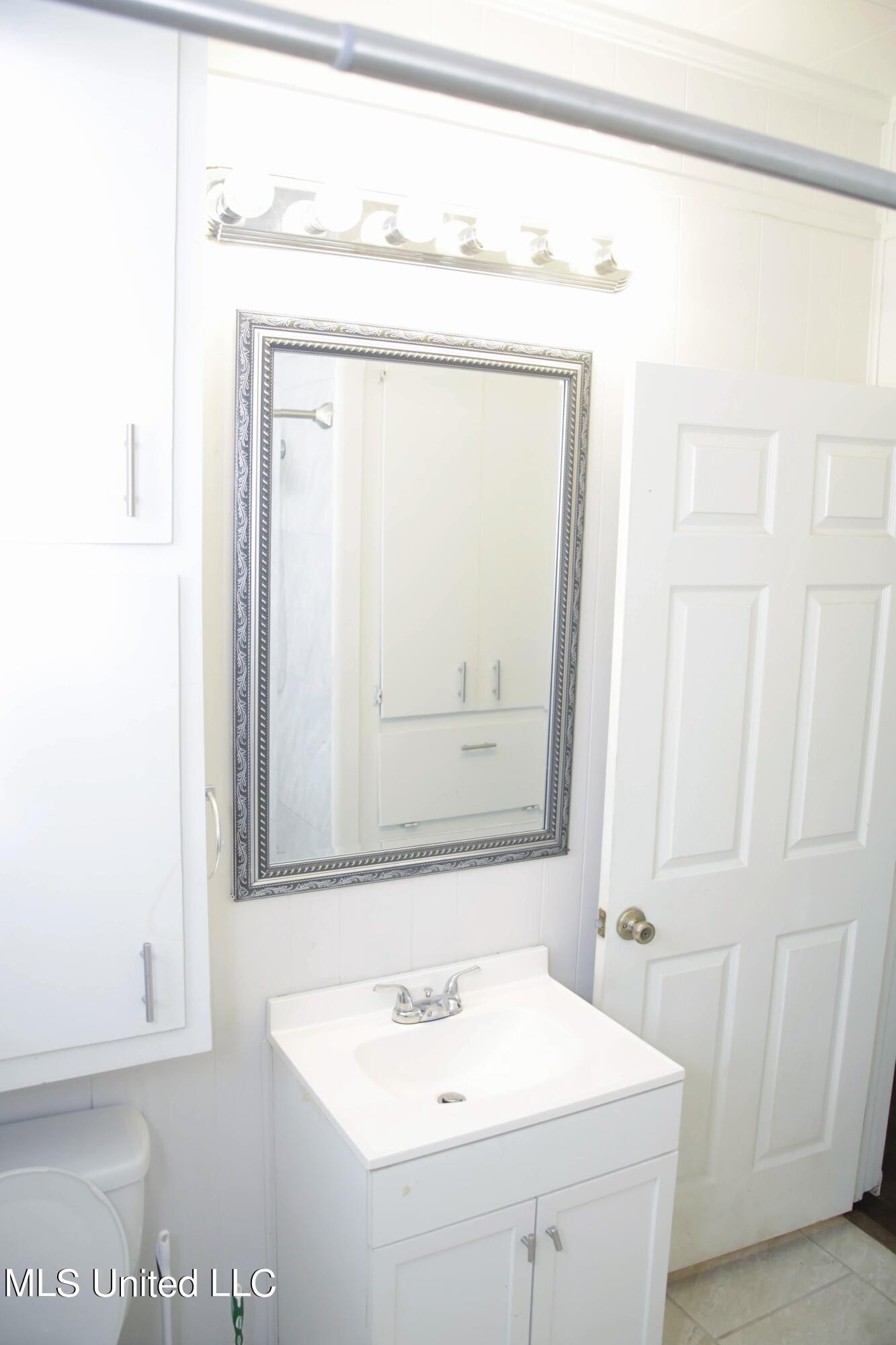 6632 South Siwell Road Jackson, MS 39212 - Photo 9 of 11 Bathroom