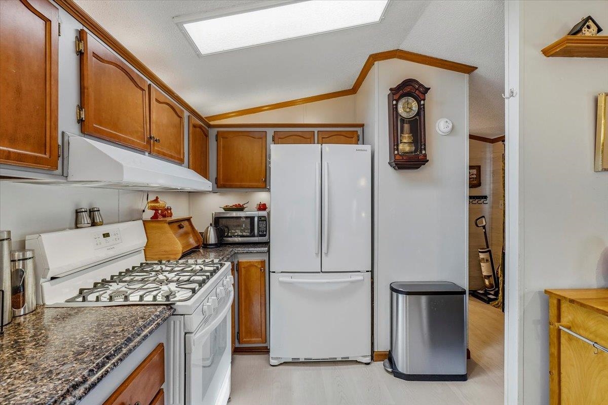 44 2nd Street Colchester, VT 05446 - Photo 13 of 34