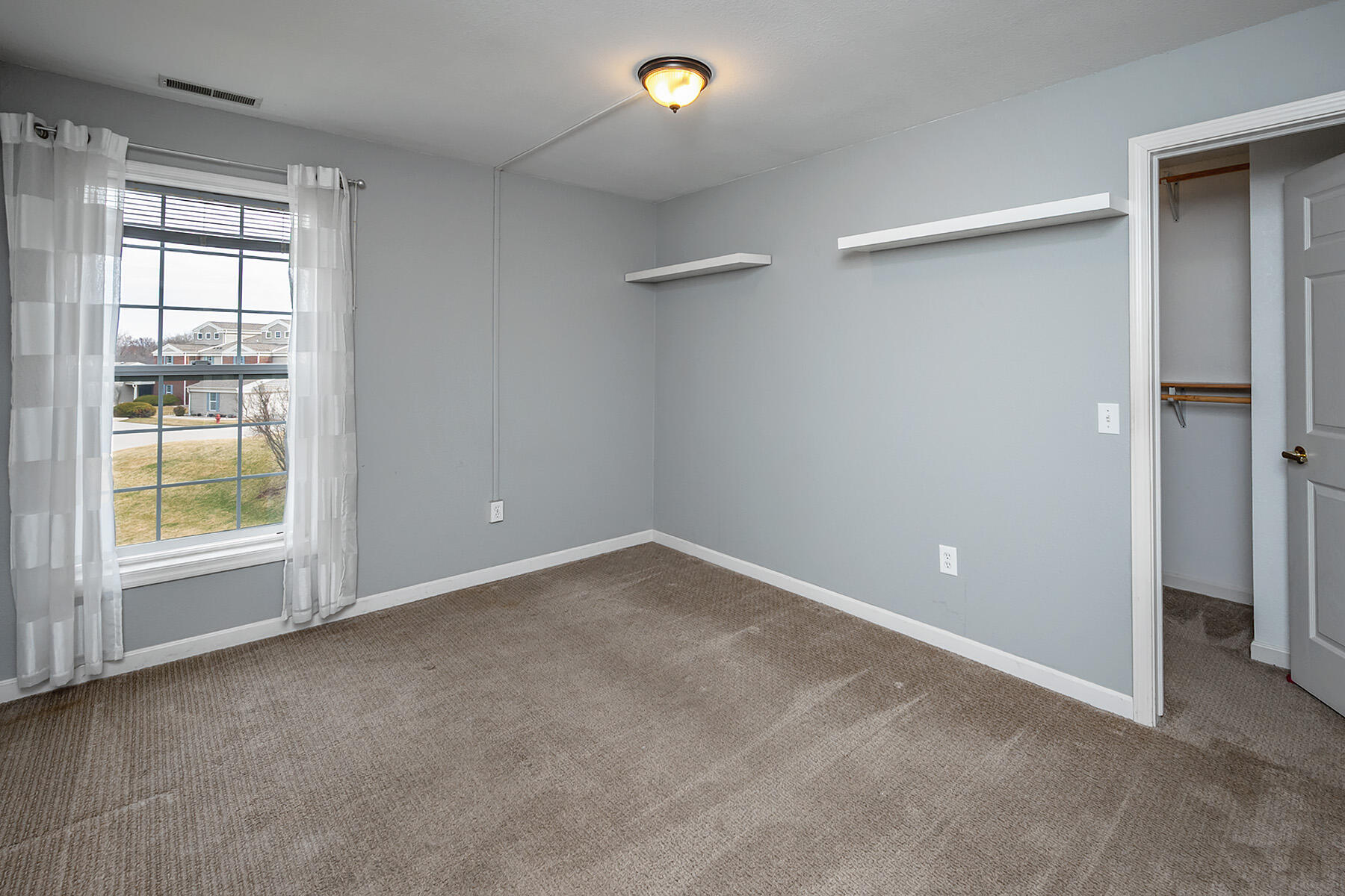 N16W26587 East Fieldhack Drive, Unit E Pewaukee, WI 53072 - Photo 17 of 47 FieldHack_016