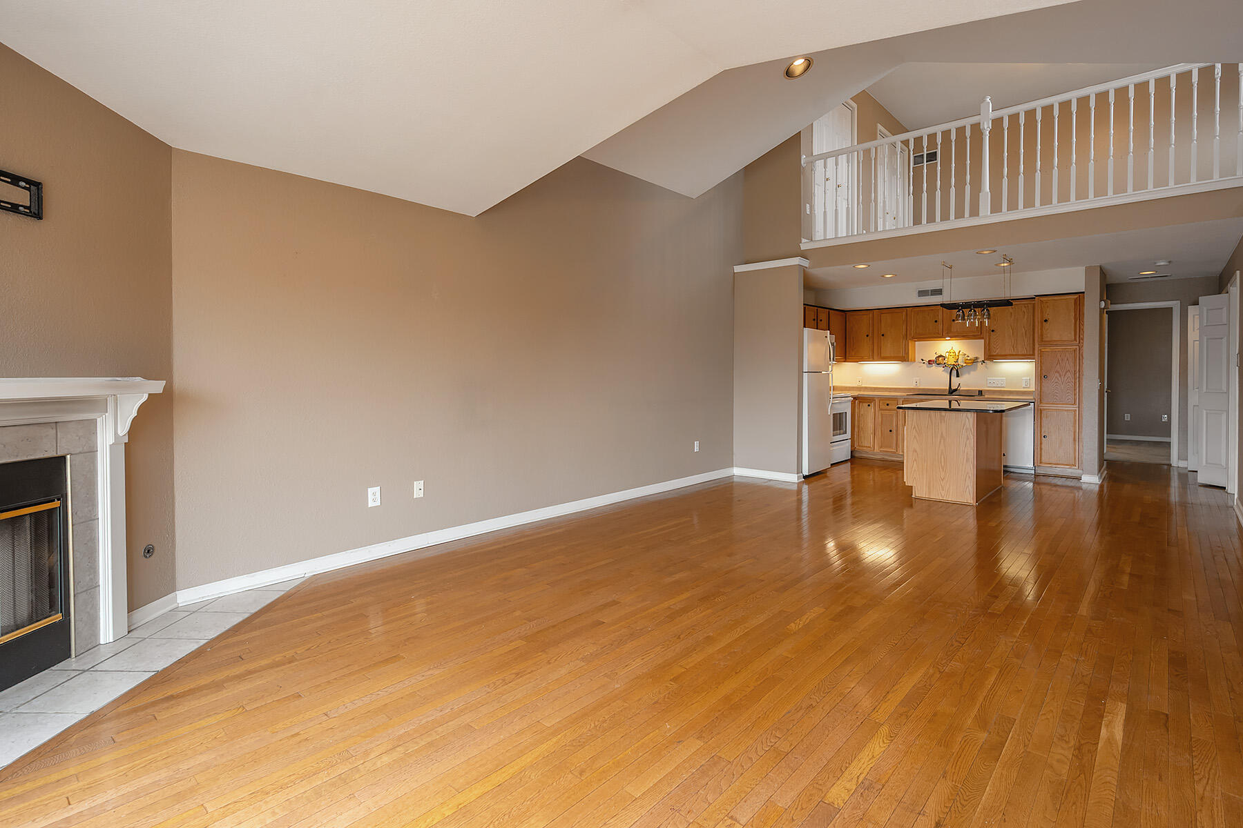 N16W26587 East Fieldhack Drive, Unit E Pewaukee, WI 53072 - Photo 5 of 47 FieldHack_004