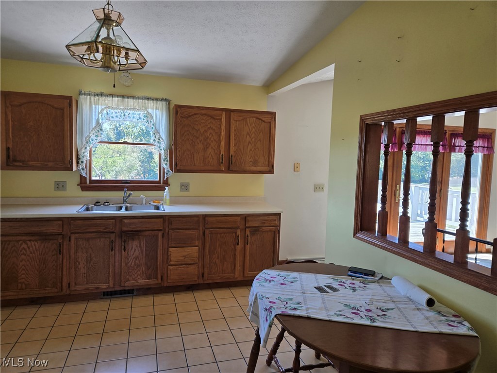 2372 York View Road Southwest New Philadelphia, OH 44663 - Photo 4 of 17 Gallery Image 4