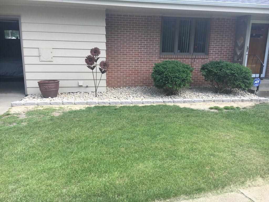 3421 North View Road Rockford, IL 61107 - Photo 2 of 24 a view of a backyard of the house