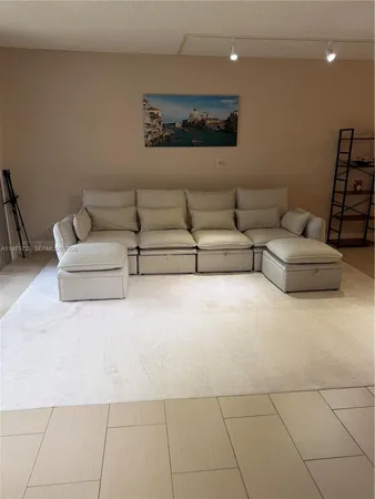 $1,800 | 2940 North Course Drive, Unit 305, Pompano Beach, FL 33069
