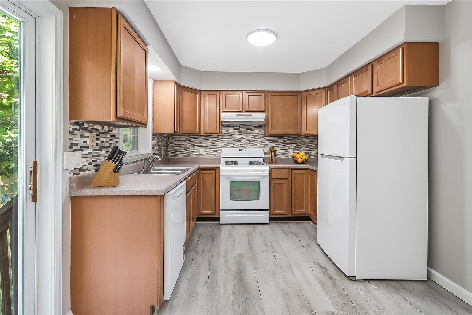 49 Harvell Street, Unit 9 Manchester, NH 03102 - Photo 3 of 19