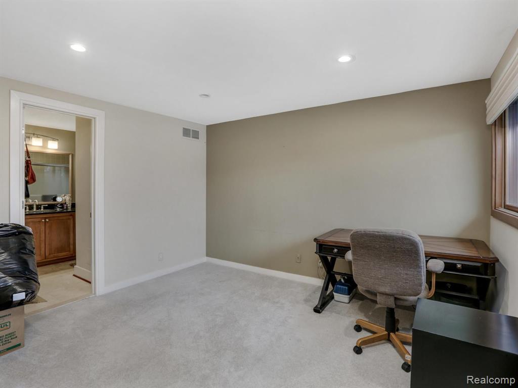 2965 Meadowbrook Drive Rochester Hills, MI 48309 - Photo 16 of 32