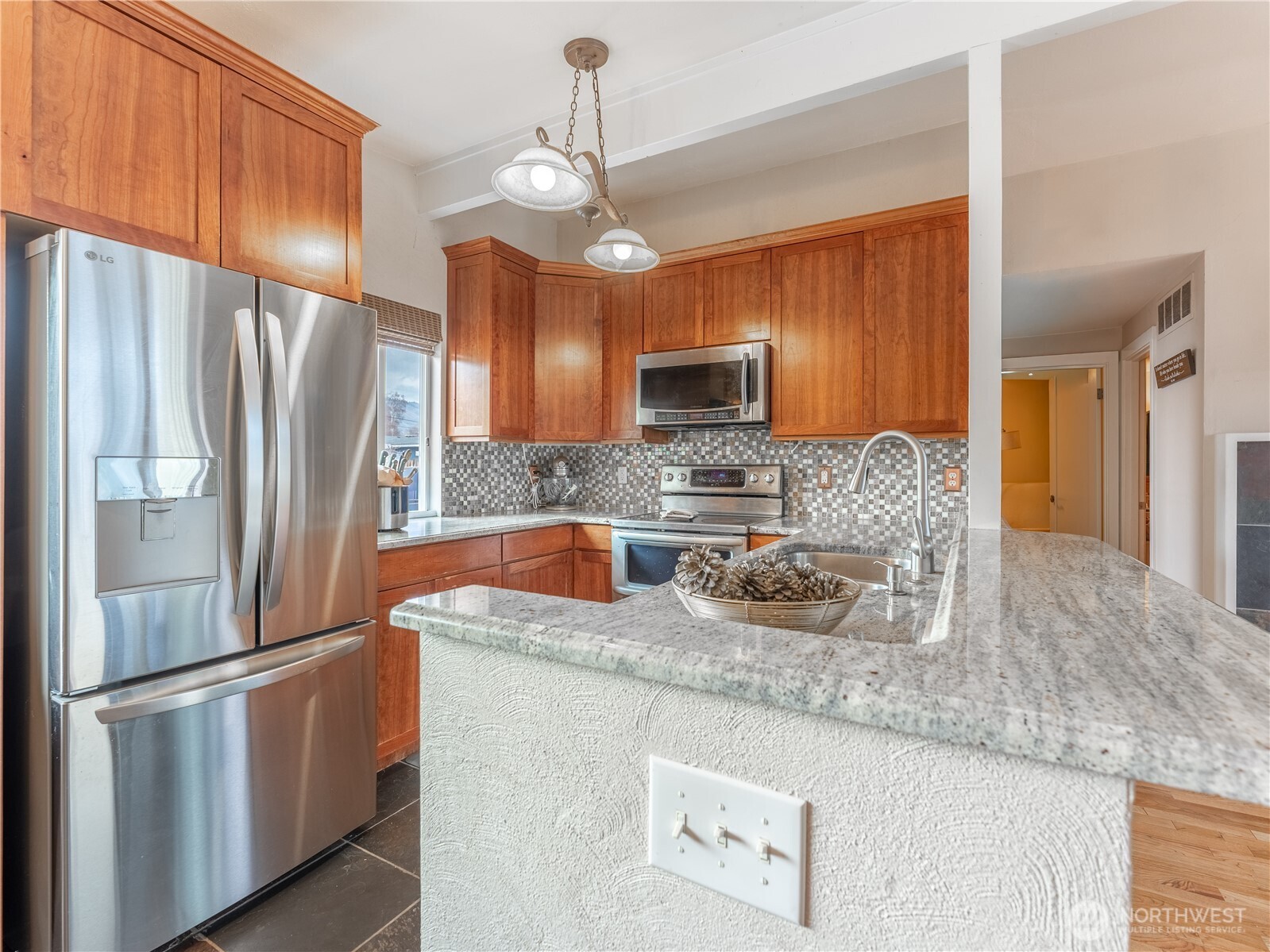 625 Lambert Street Wenatchee, WA 98801 - Photo 6 of 37