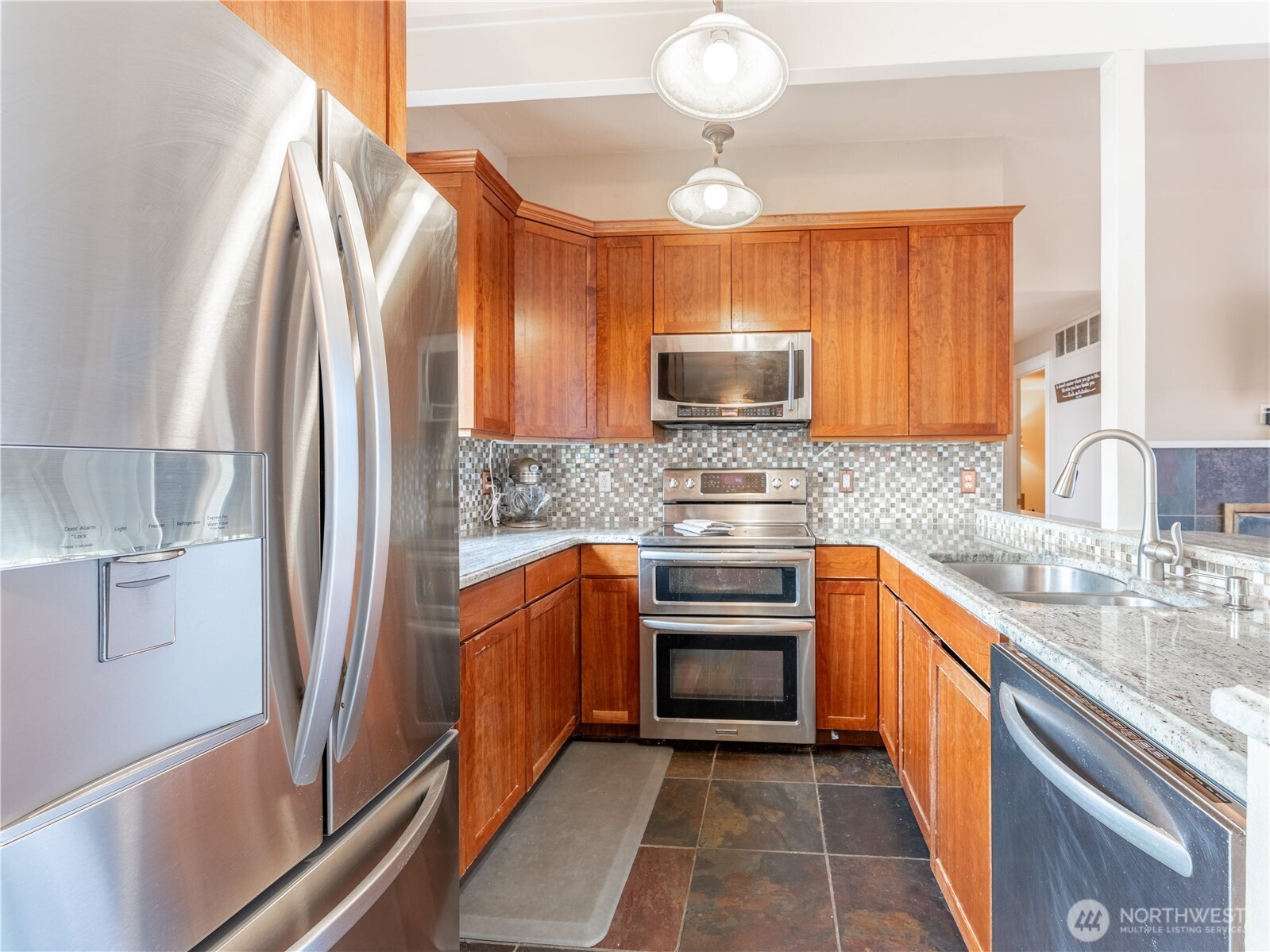 625 Lambert Street Wenatchee, WA 98801 - Photo 7 of 37