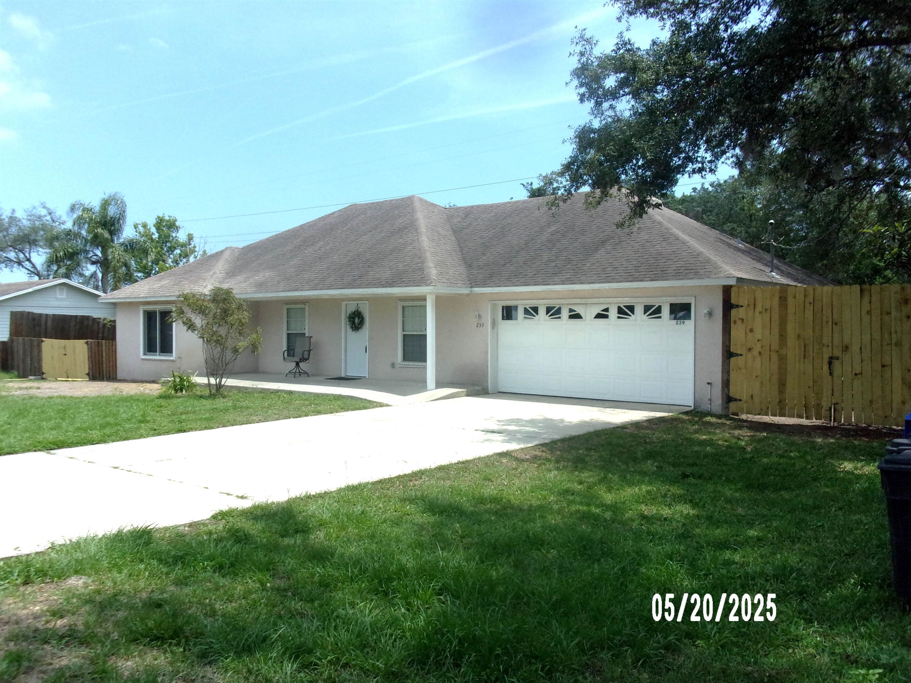 239 Cornell Road St. Augustine, FL 32086 - Photo 4 of 27 a front view of a house with a garden