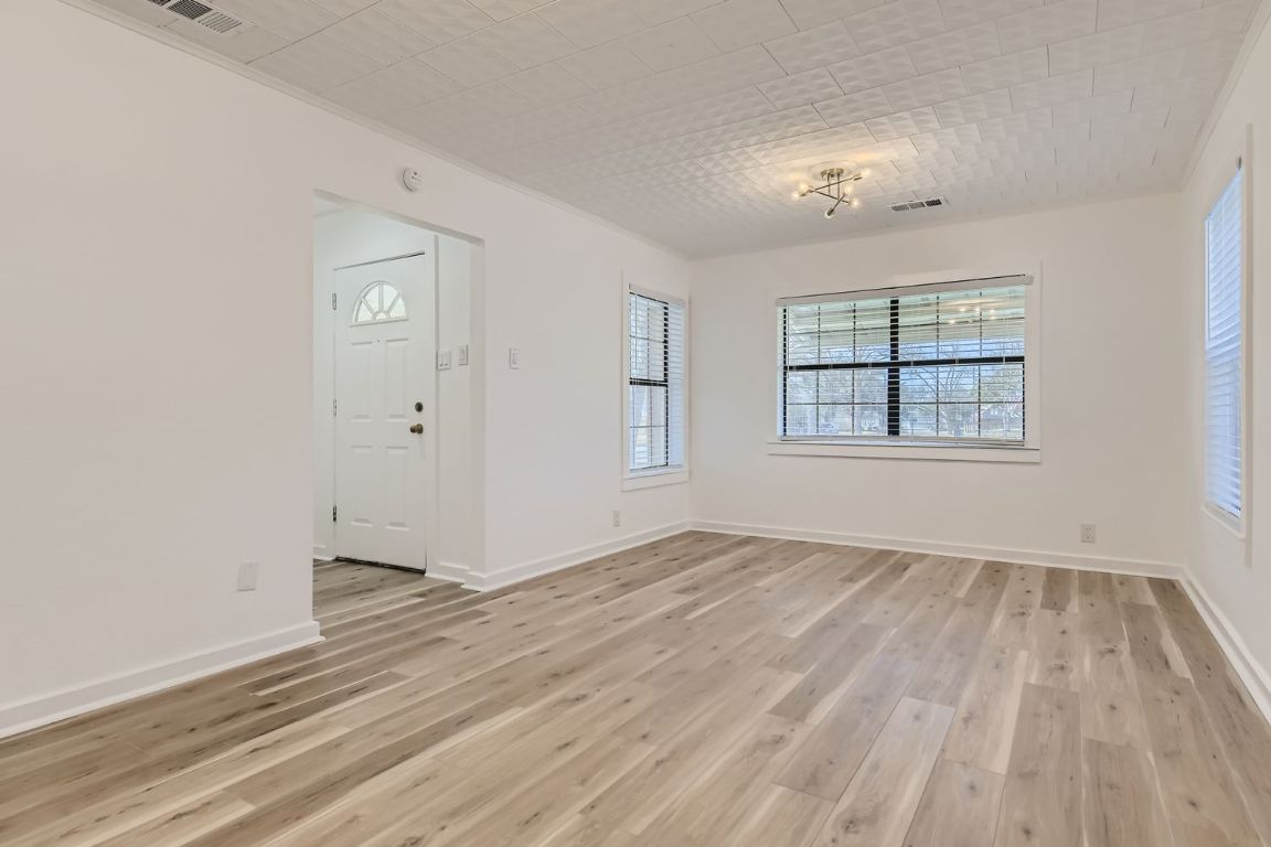 902 Hackberry Street Taylor, TX 76574 - Photo 6 of 29