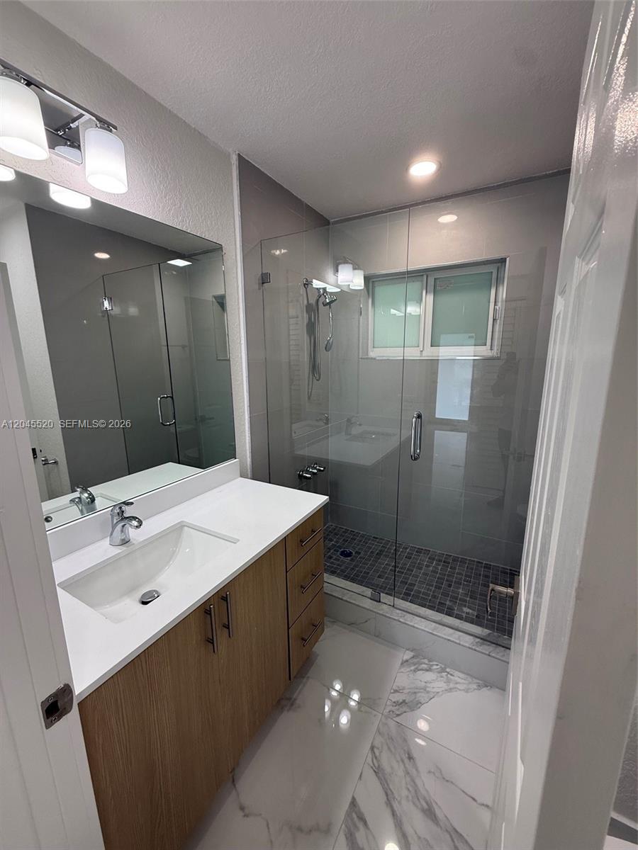 8090 West 18th Lane Road Hialeah, FL 33014 - Photo 5 of 8