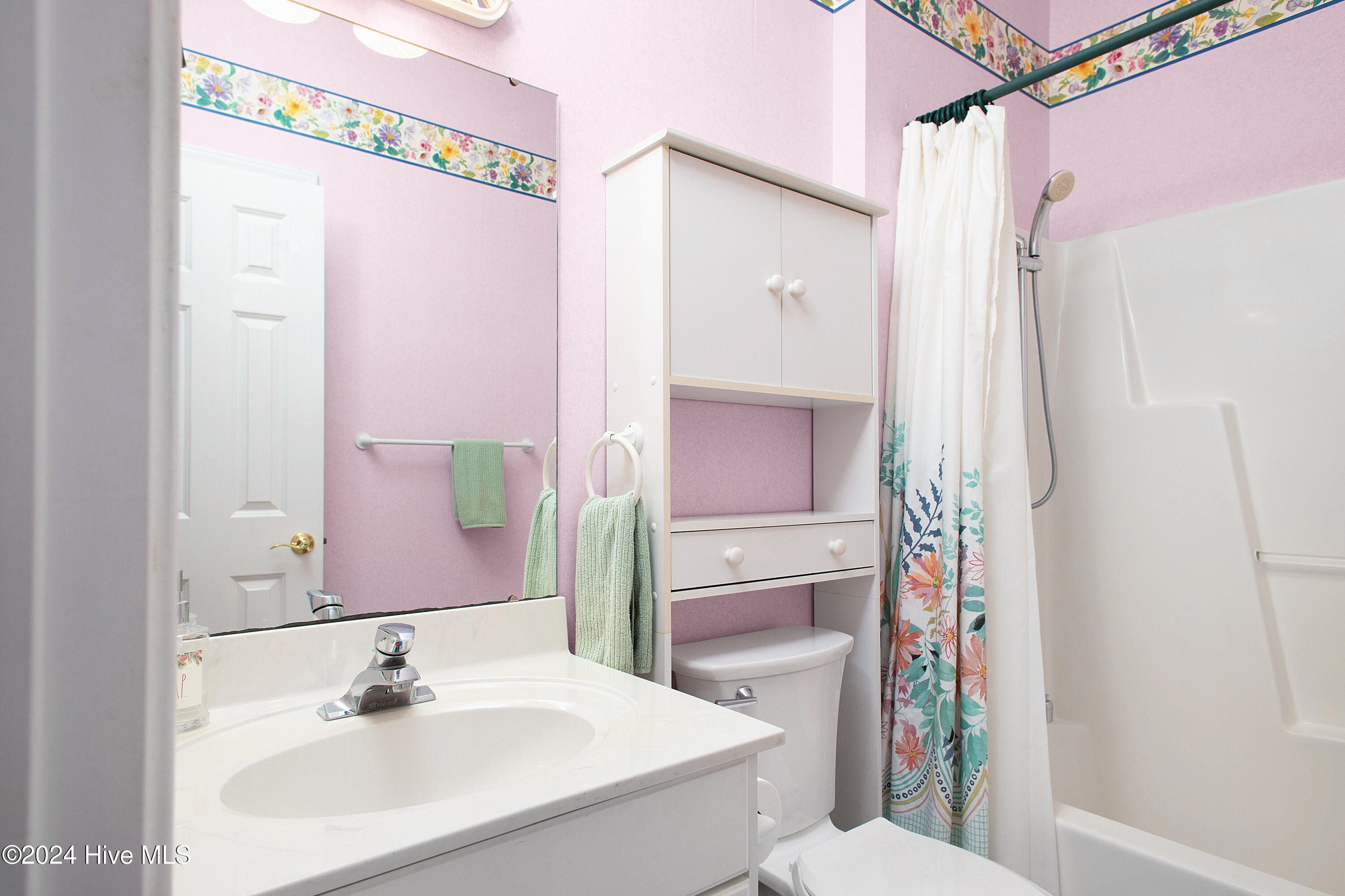 124 Mellen Road New Bern, NC 28562 - Photo 23 of 45 Second Bathroom