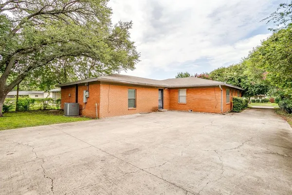 $3,000 | 3704 Jeanette Drive, Fort Worth, TX 76109