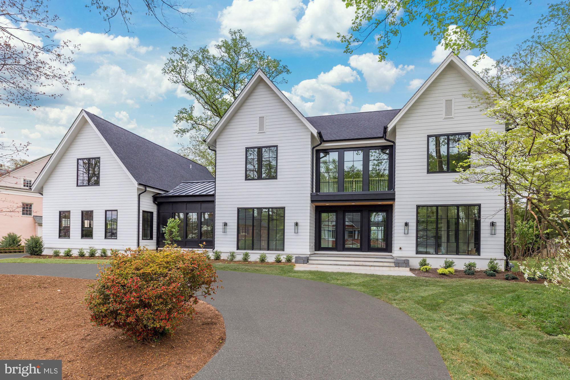 2007 Rockingham Street McLean, VA 22101 - Photo 2 of 54 Circular Driveway