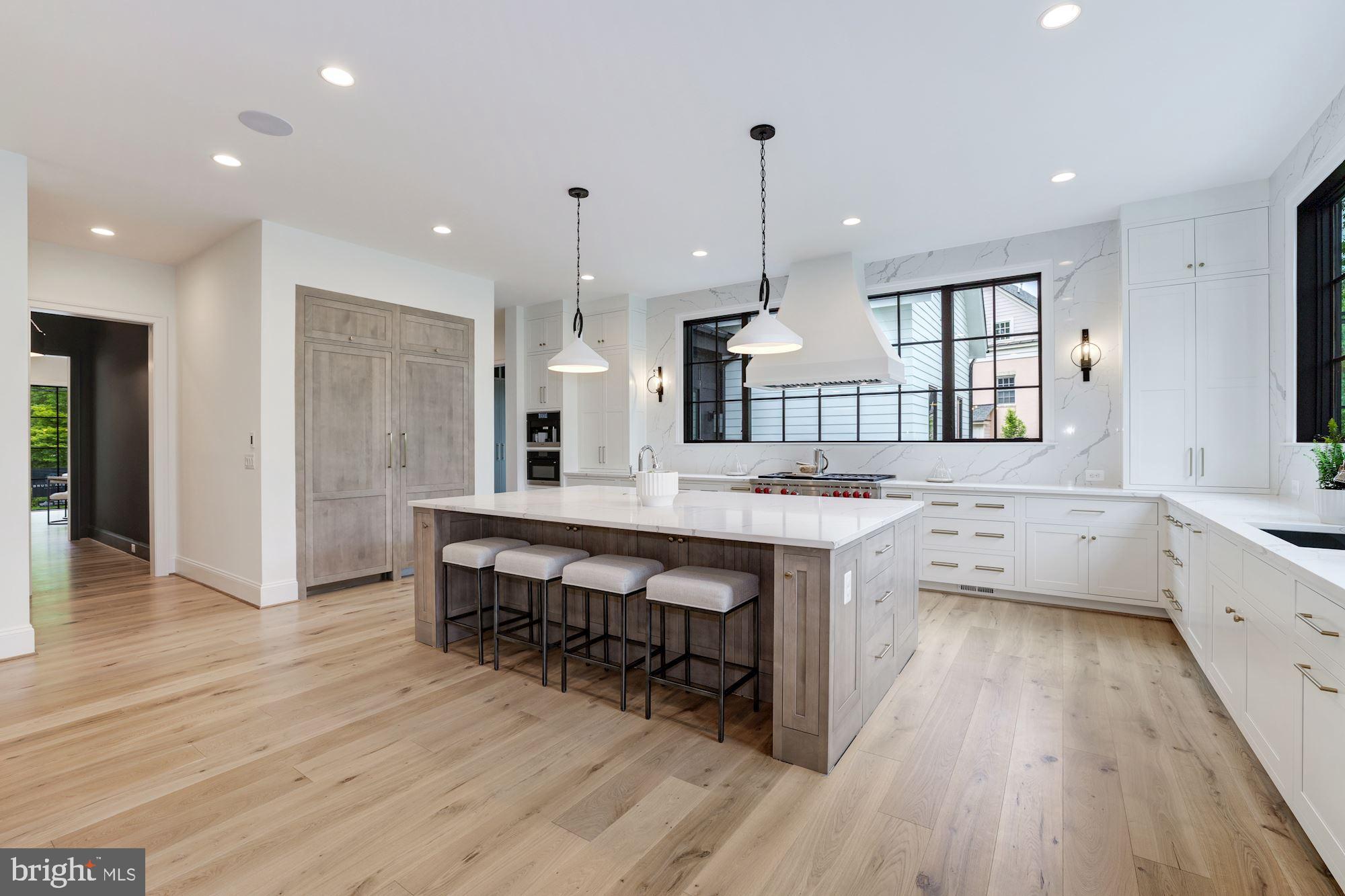 2007 Rockingham Street McLean, VA 22101 - Photo 18 of 54 Oversized Island