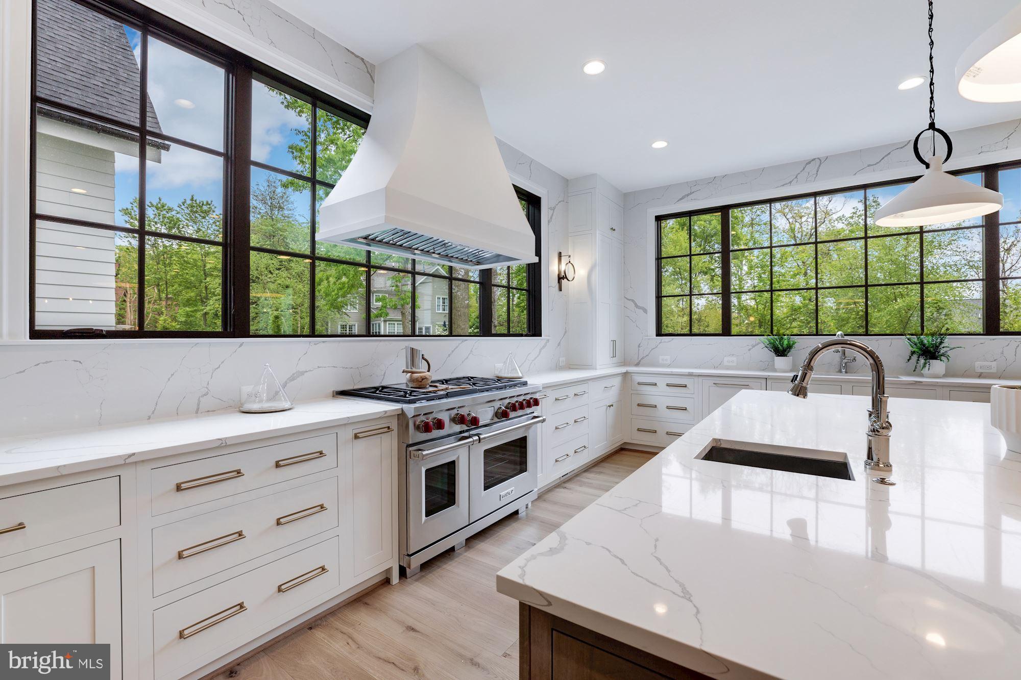 2007 Rockingham Street McLean, VA 22101 - Photo 21 of 54 Kitchen with deluxe appliance package