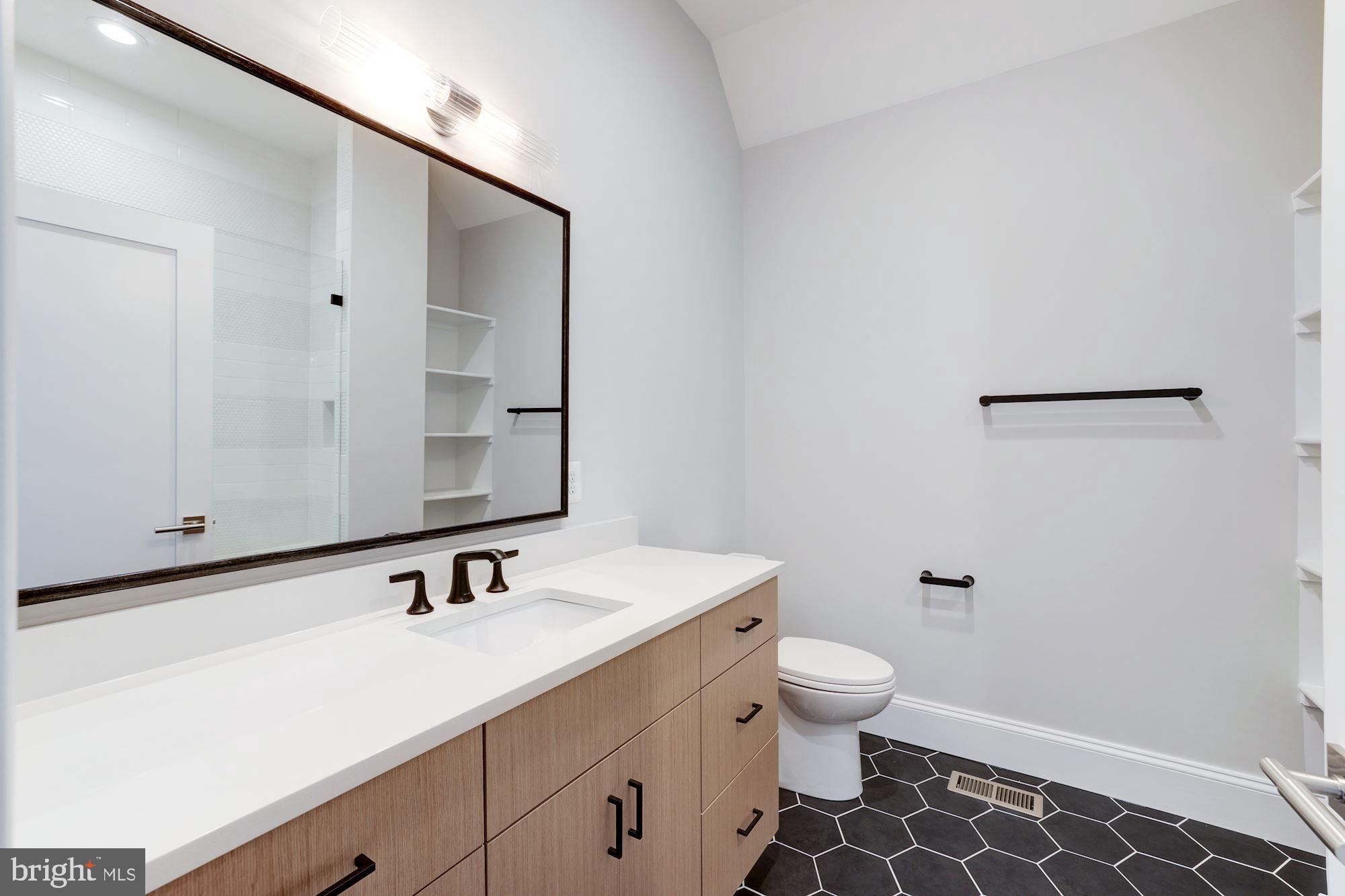 2007 Rockingham Street McLean, VA 22101 - Photo 51 of 54 Guest Bath