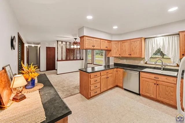 $315,000 | 2532 Southeast Alexander Drive, Topeka, KS 66605