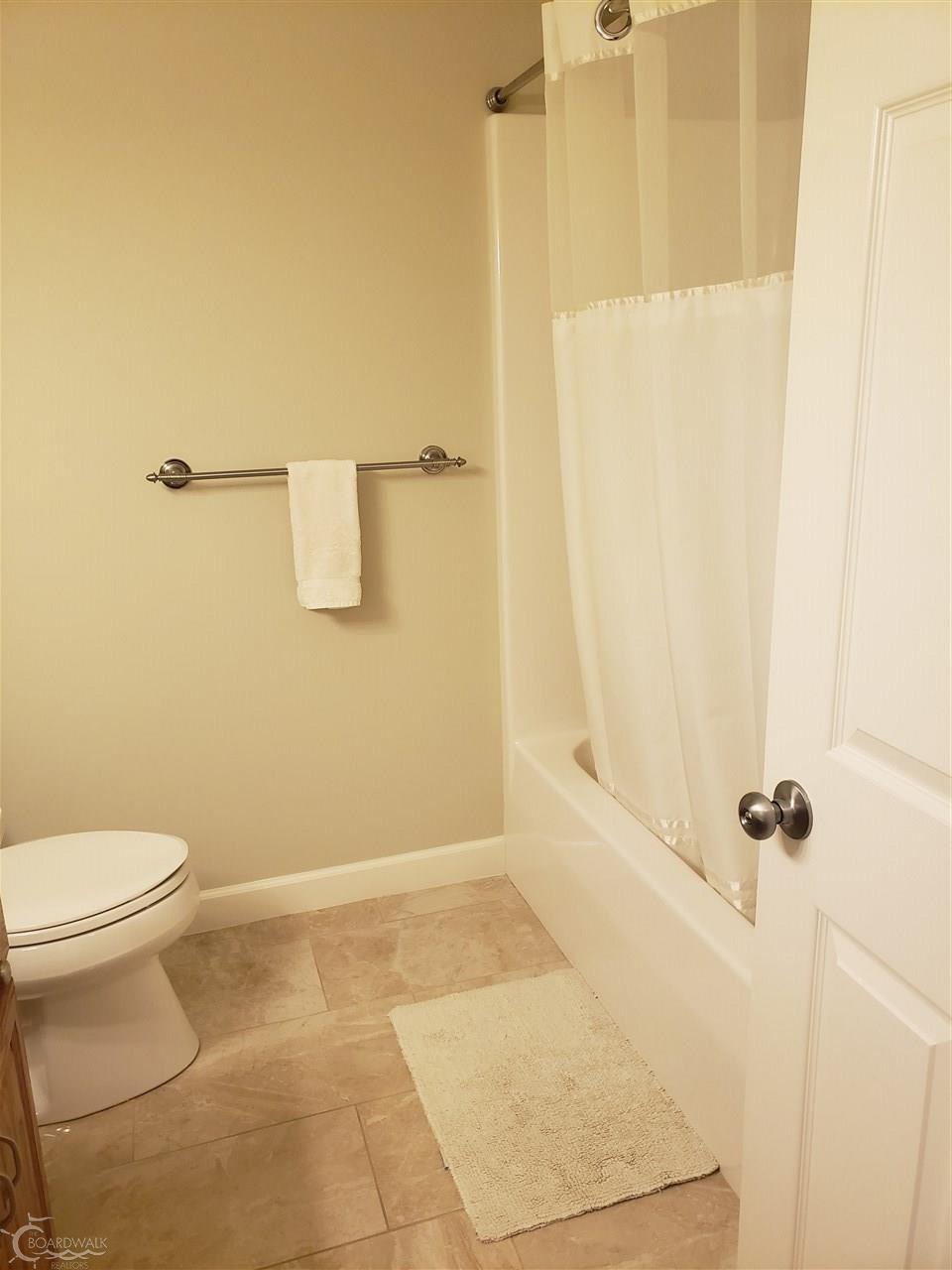 33552 Utica Road Fraser, MI 48026 - Photo 19 of 43 50014726-18.JPG