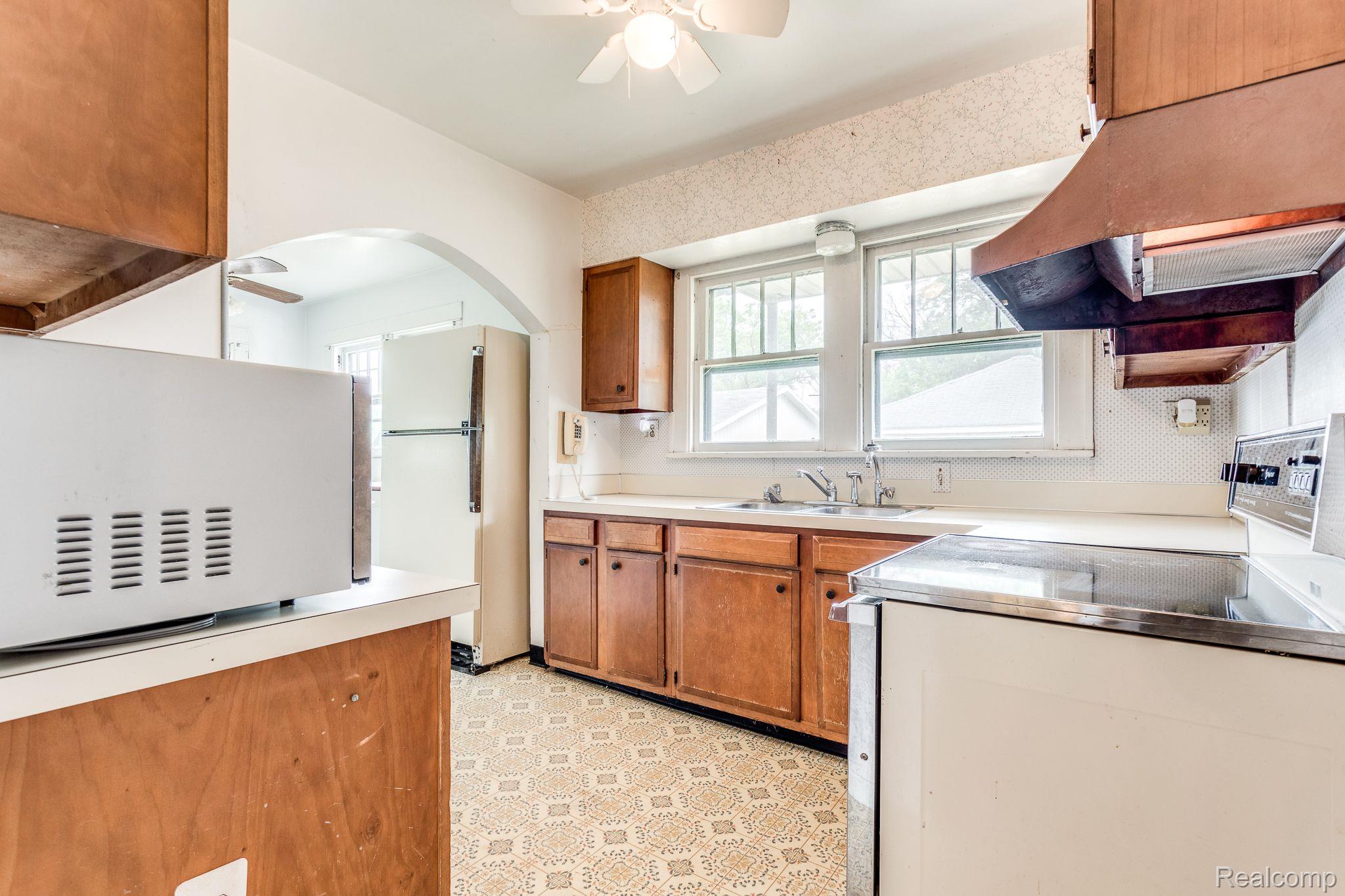 3172 South Center Road Burton, MI 48519 - Photo 7 of 54 Gallery Image 7