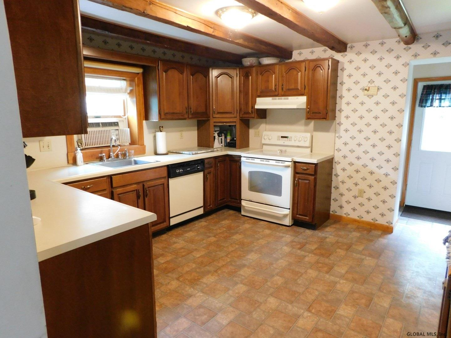 196 Old Crawford Road Rotterdam, NY 12306 - Photo 4 of 37 Photo 4