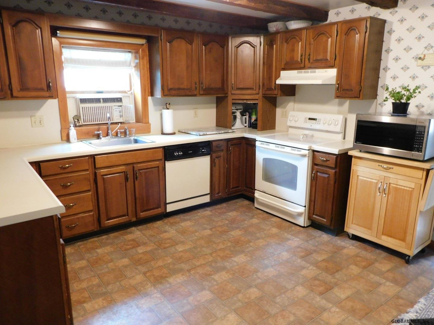 196 Old Crawford Road Rotterdam, NY 12306 - Photo 5 of 37 Photo 5