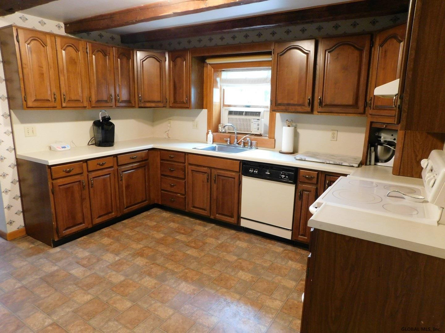 196 Old Crawford Road Rotterdam, NY 12306 - Photo 6 of 37 Photo 6