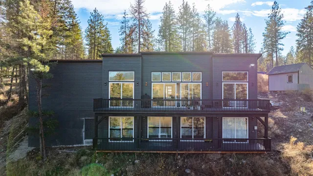 $879,000 | 21125 Byrne Lane, Nine Mile Falls, WA 99026